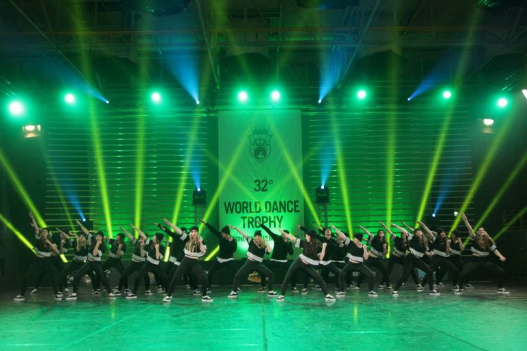 _plesalci_pk_lukec_na_festivalu_v_lignanu_2014_1__1_.jpg