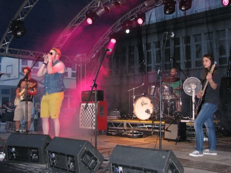 rockpom002.jpg