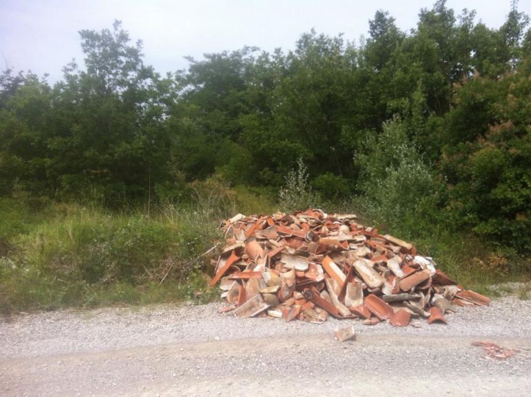 strešniki, divje odlagališče