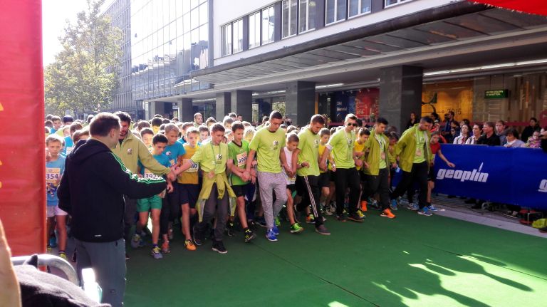 _lj__maraton___start_teka_deckov_sedmih_razredov.jpg