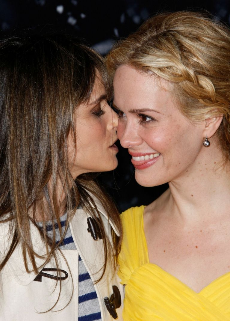 Sarah Paulson in Amanda Peet (2).jpg