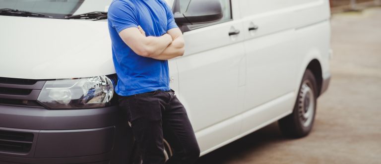 bel kombi, dostavljalec.jpg