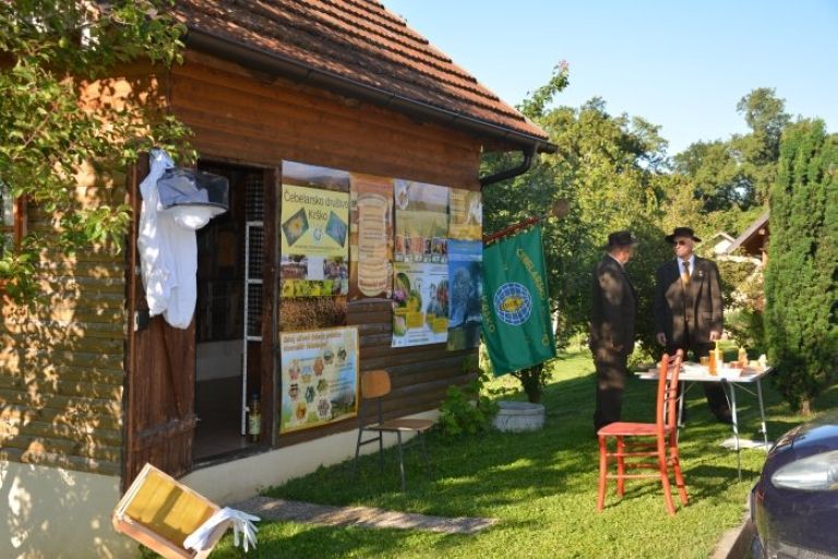 cebelarji02.jpg