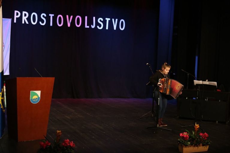 prostovoljci02.jpg