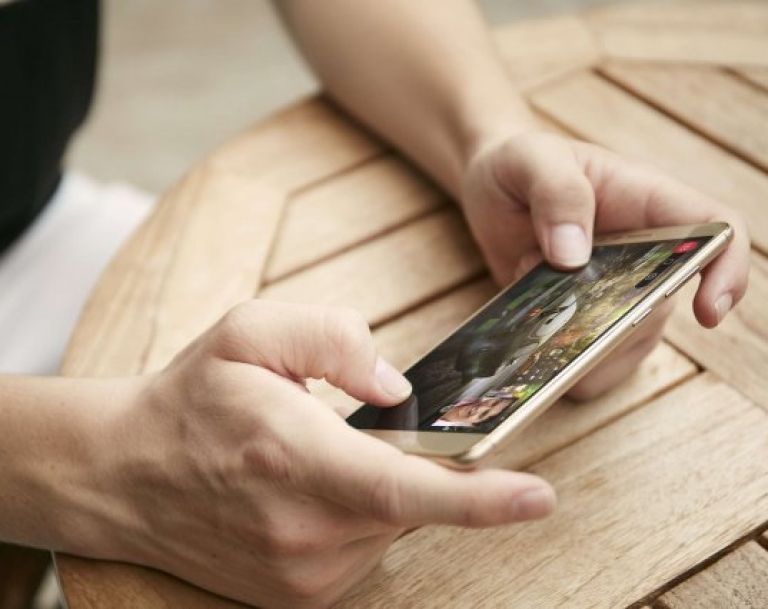 Brezskrbno na pot ali potep – z mobilnikom in/ali hibridnim prenosnikom