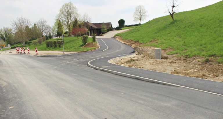 plocnik_in_cesta_bizeljsko_investicija_se_bo_nadaljevala_z_urejenjem_parkirivc.jpg