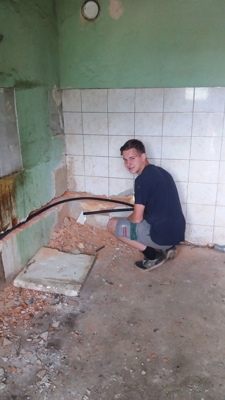 03__klemen_urbancic_pri_izvedbi_vodovodnih_del.jpg