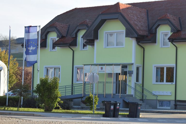 občina kuzma, občinska zgradba