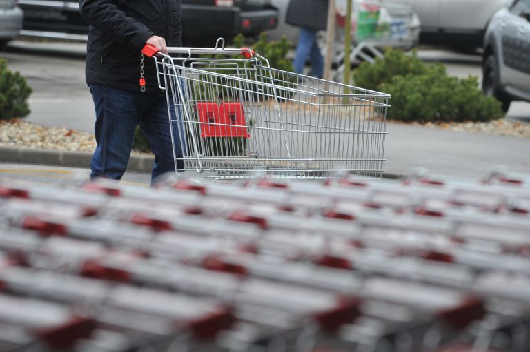 trgovina, voziček, potrošnik, nakupovanje.jpeg