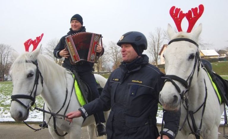 _zzzzzpolicija_035.jpg