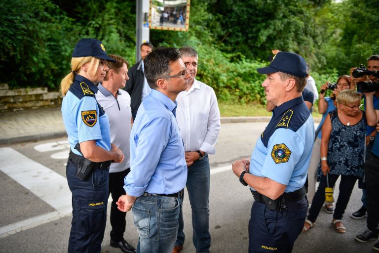 meja_hr_nt_3.jpg