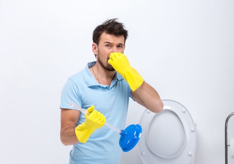 zamašeno stranišče.jpg