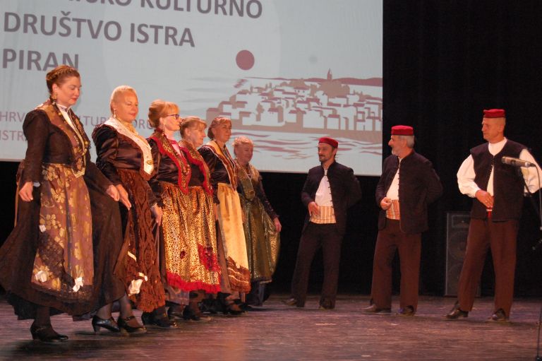 lendava, gledališka-in-koncertna-dvorana, srečanje-kulturnih-društev