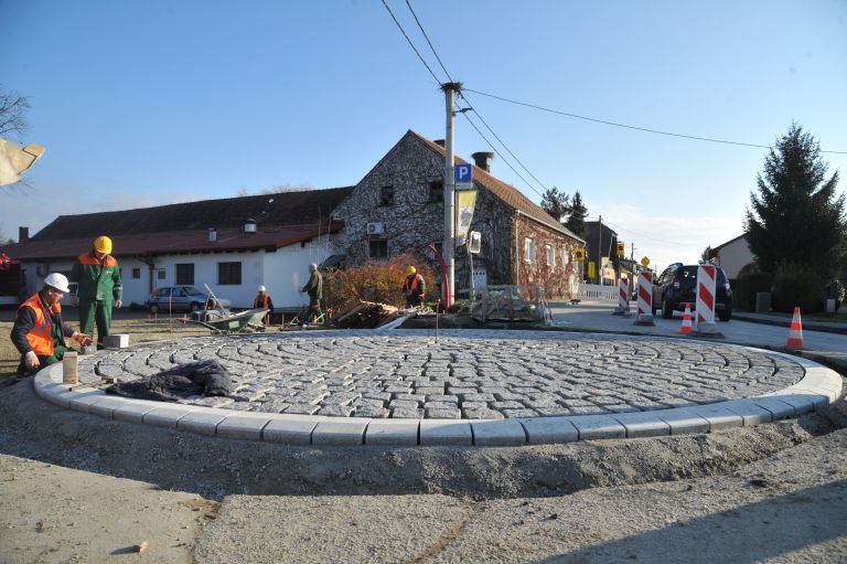 polana, rondo, gradnja