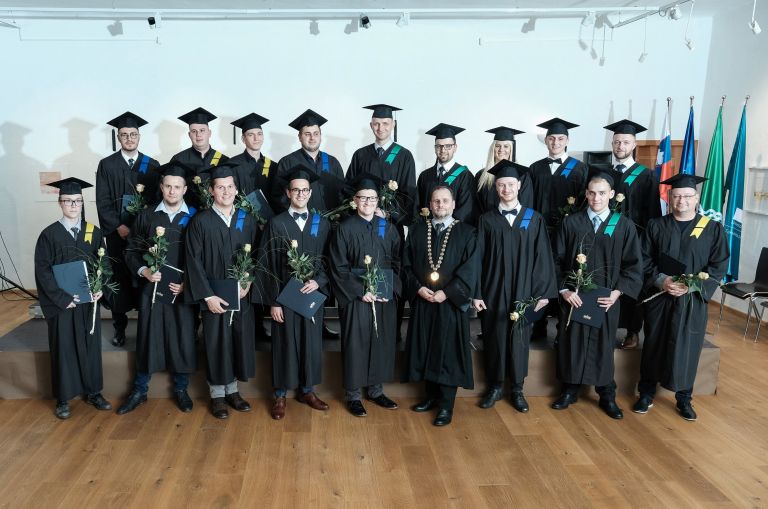 grad__2_.jpg