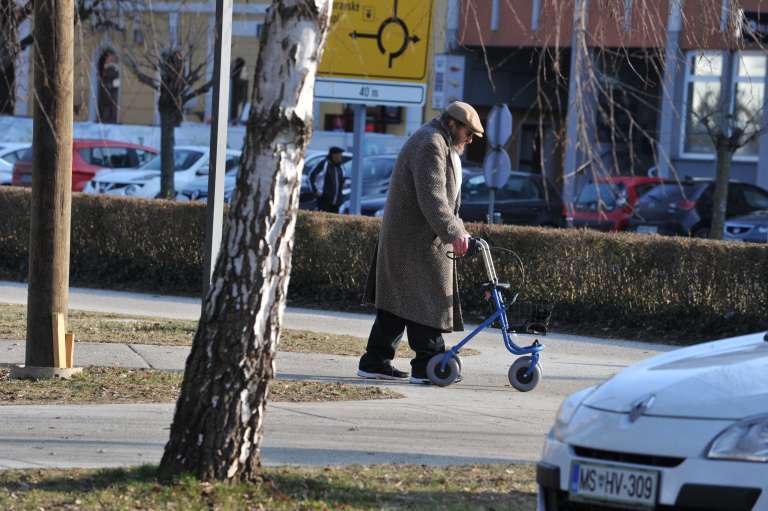 starost, upokojenci, zdravje, osamljenost