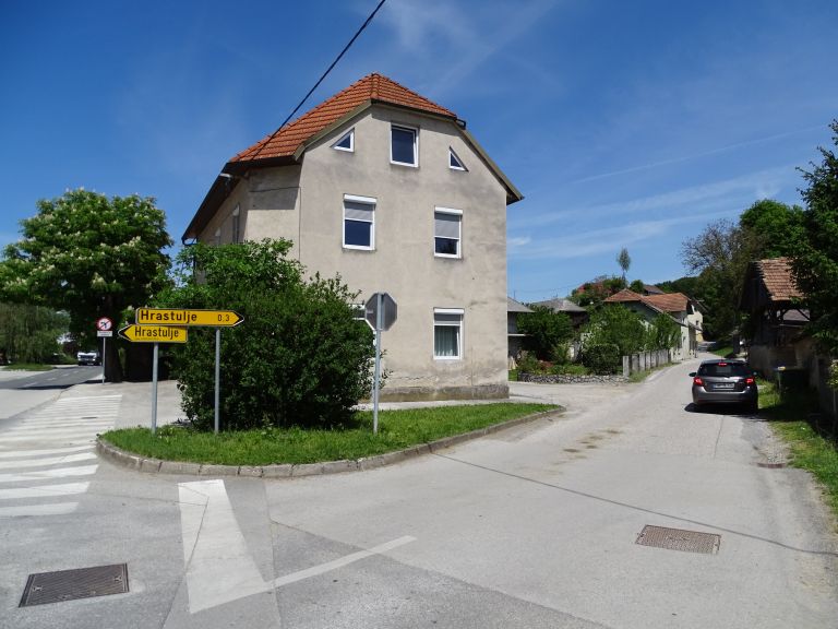 hrastuljeskocjan.jpg