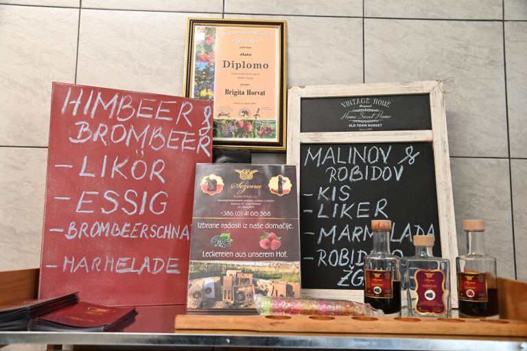 beznovci, sezona, brigitta-horvat-in-srečko-pravdič.maline, robide, žganje
