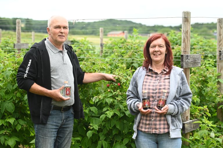 beznovci, sezona, brigitta-horvat-in-srečko-pravdič.maline, robide, žganje