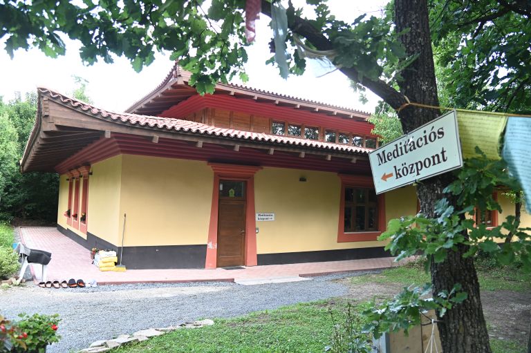 zalaszanto, budistična-stupa, budisti, budizem, religije