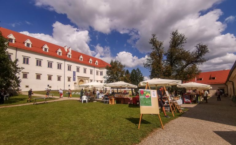 grad-negova, negova, festival-ljubezni, zeliščarski-dan