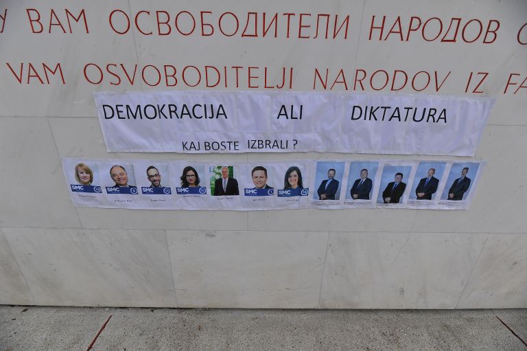 murska-sobota, plakati, demokracija-ali-diktatura