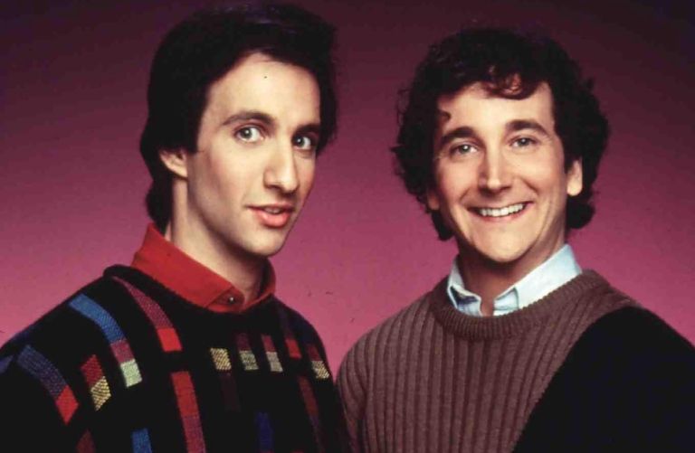 popolna tujca Bronson Pinchot.jpg