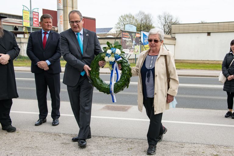 židovsko-pokopališče, slovesnost