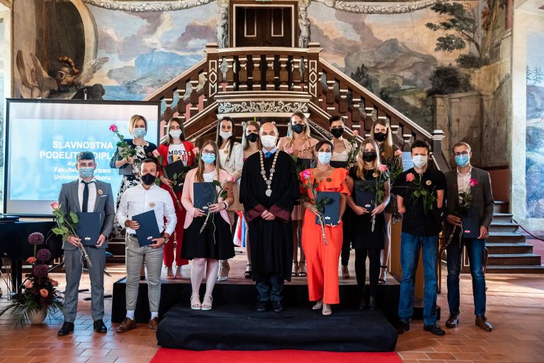 adiplomanti_univerzitetnega_in_magistrskega_tudijskega_programa_turizem.jpg