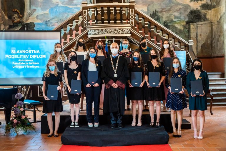 diplomanti_visokoolskega_strokovnega_udijskega_programa_turizem.jpg