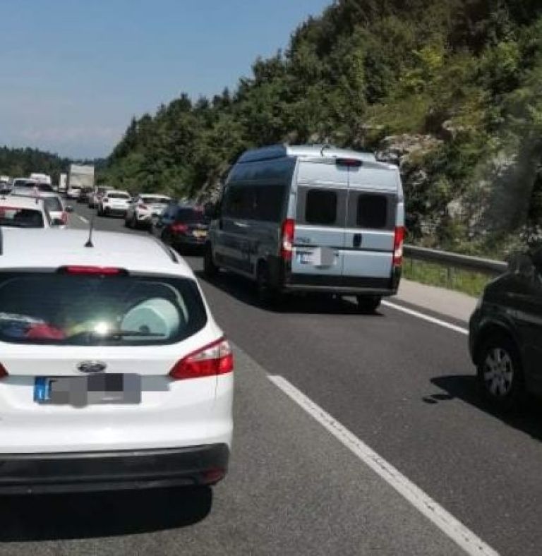 primorska avtocesta, log, kolona.jpg
