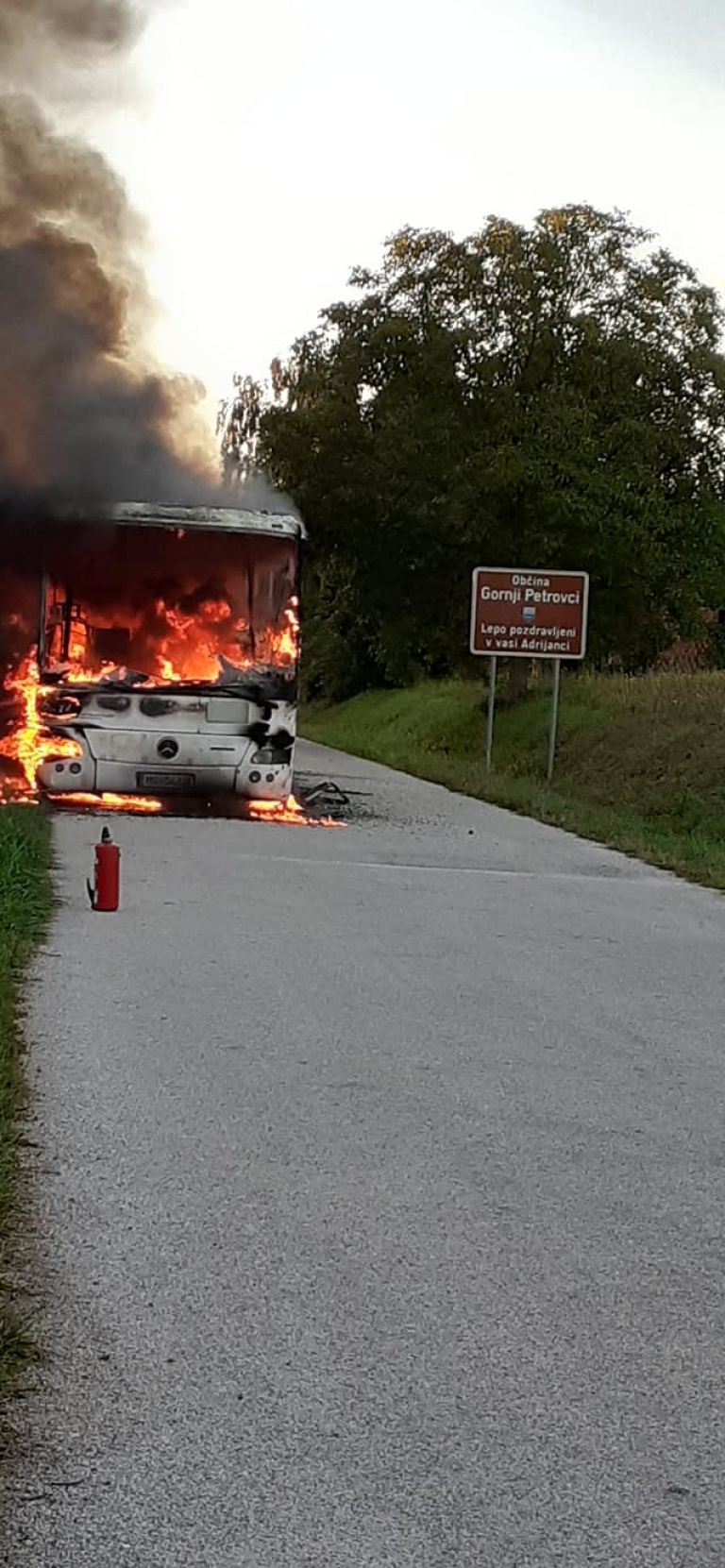 požar, adrijanci, avtobus