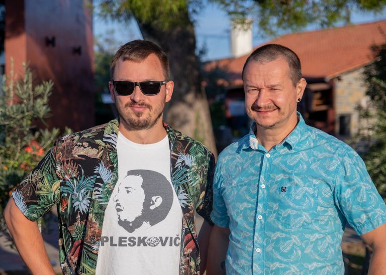 Andrej Težak Tešky ter komik Marko Žerjal)