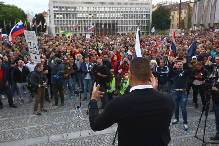 protest pct anticepilci trg republike zoran stevanovic bobo.JPG
