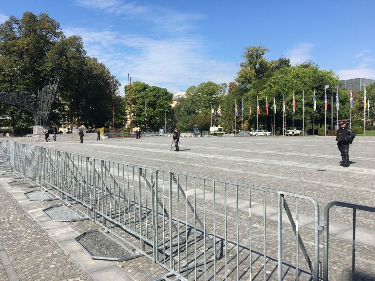 ograjen trg republike, 29.9.jpg