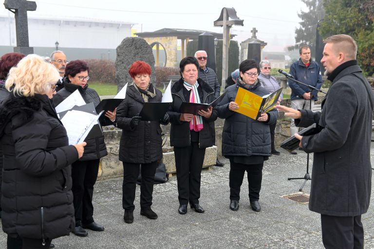 žalna-slovesnost, dan-spomina-na-mrtve, pokopališče