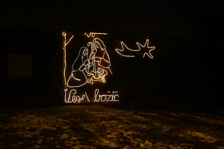 božična-vas, banovci, jaslice, lučke, december