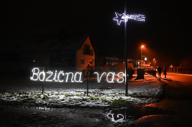 božična-vas, banovci, jaslice, lučke, december