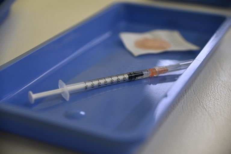 cepljenje, otroci, covid-19, cepivo, pediatrična-ambulanta, čakalnica, pfeizer, kartoteke, zdravnica