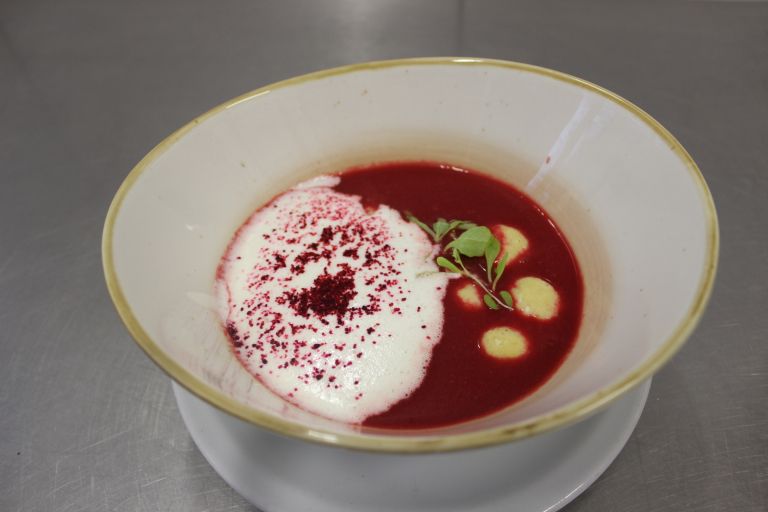 Juha iz rdeče pese.JPG