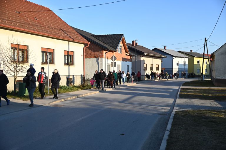 družinski-potep, bogojina, spuščanje-ladjic