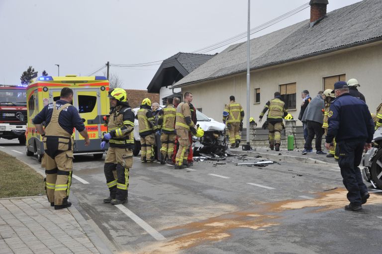 pertoča, trčenje-vozil.