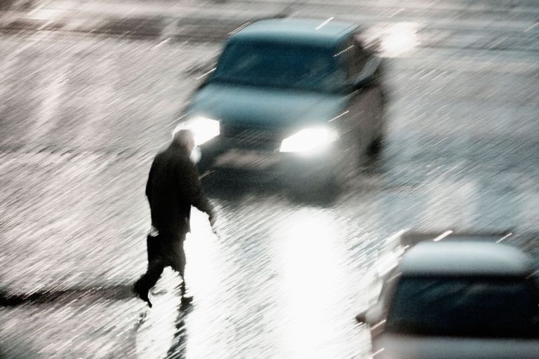 pešec, avto, promet.jpg