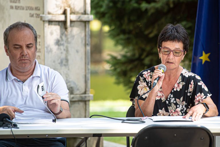 novinarska-konferenca, govoreča-knjiga