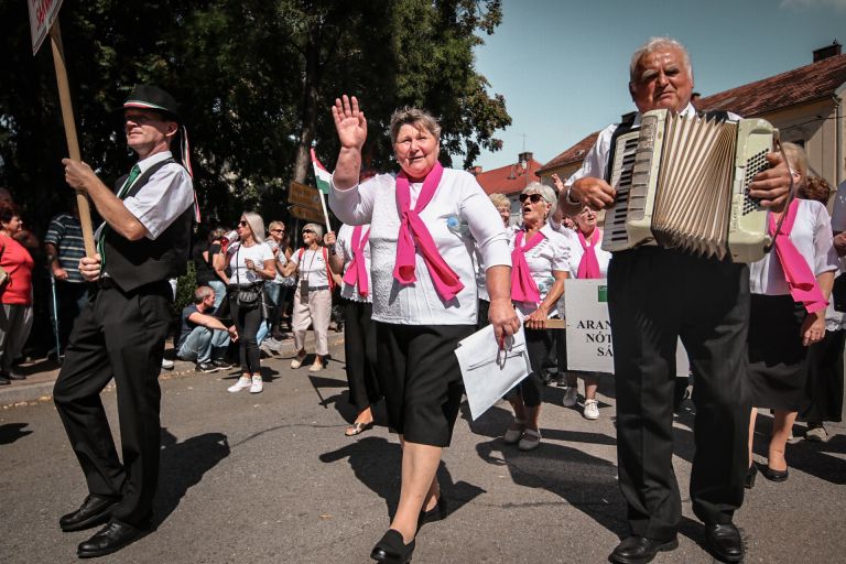 lendava, trgatev