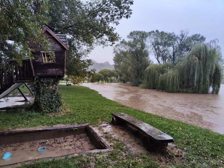poplave_podzemelj_reka_kolpa_2.jpg