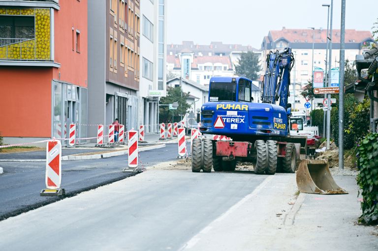 gradbišče, delovišče, pomgrad, delo-na-cesti, promet, prometni-znak