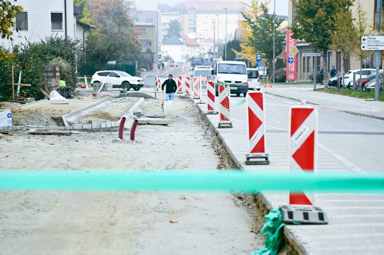 gradbišče, delovišče, pomgrad, delo-na-cesti, promet, prometni-znak