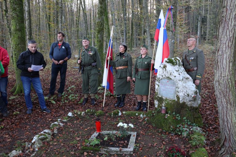 _04_prvi_postanek_pri_grobu_angelce_batinca.jpg