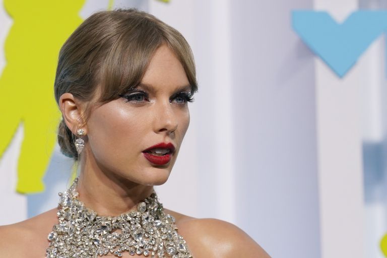 Taylor Swift 2.jpg
